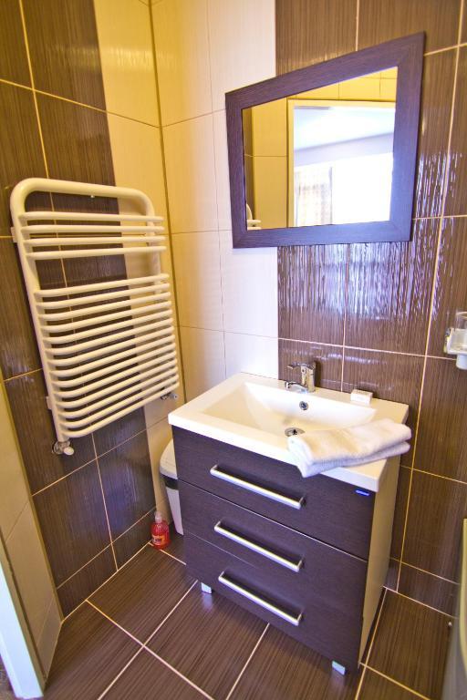 Hotel Oxigen Petroşani Стая снимка